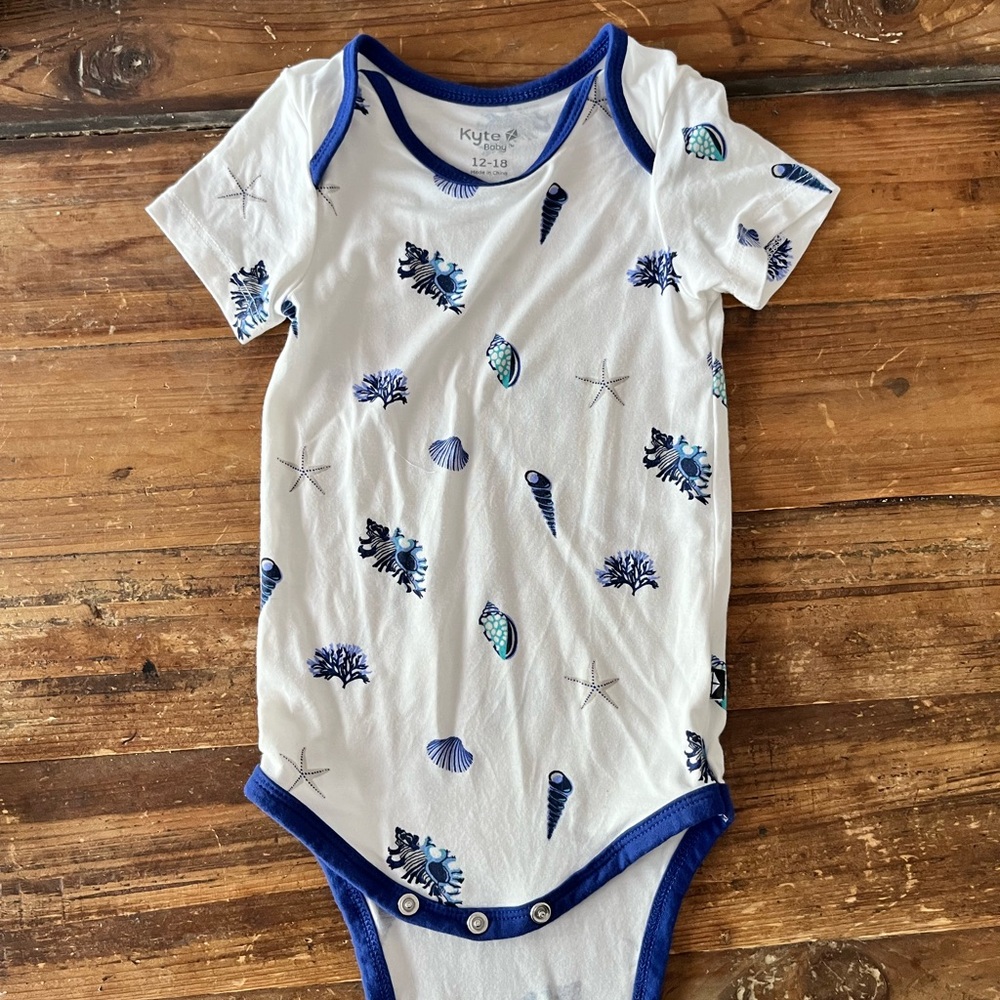 Kyte BABY Shell Print Bodysuit in White and Blue